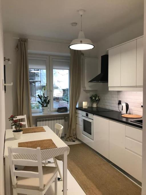 Appartement Piekne, Nowoczesne Mieszkanie Na Ulicy Chmielnej, Samo Centrum. *