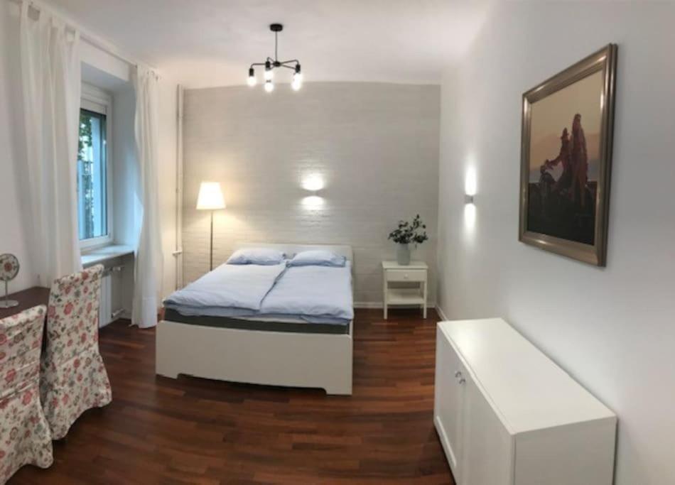 Piekne, Nowoczesne Mieszkanie Na Ulicy Chmielnej, Samo Centrum. * Warschau