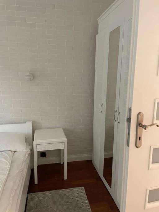 Appartement Piekne, Nowoczesne Mieszkanie Na Ulicy Chmielnej, Samo Centrum. Warschau
