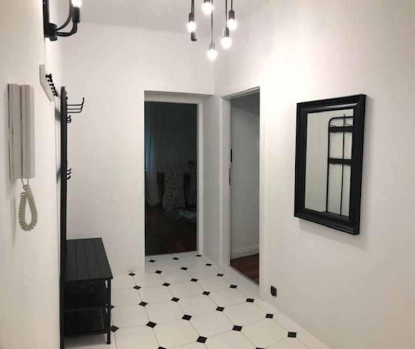 Appartement Piekne, Nowoczesne Mieszkanie Na Ulicy Chmielnej, Samo Centrum.